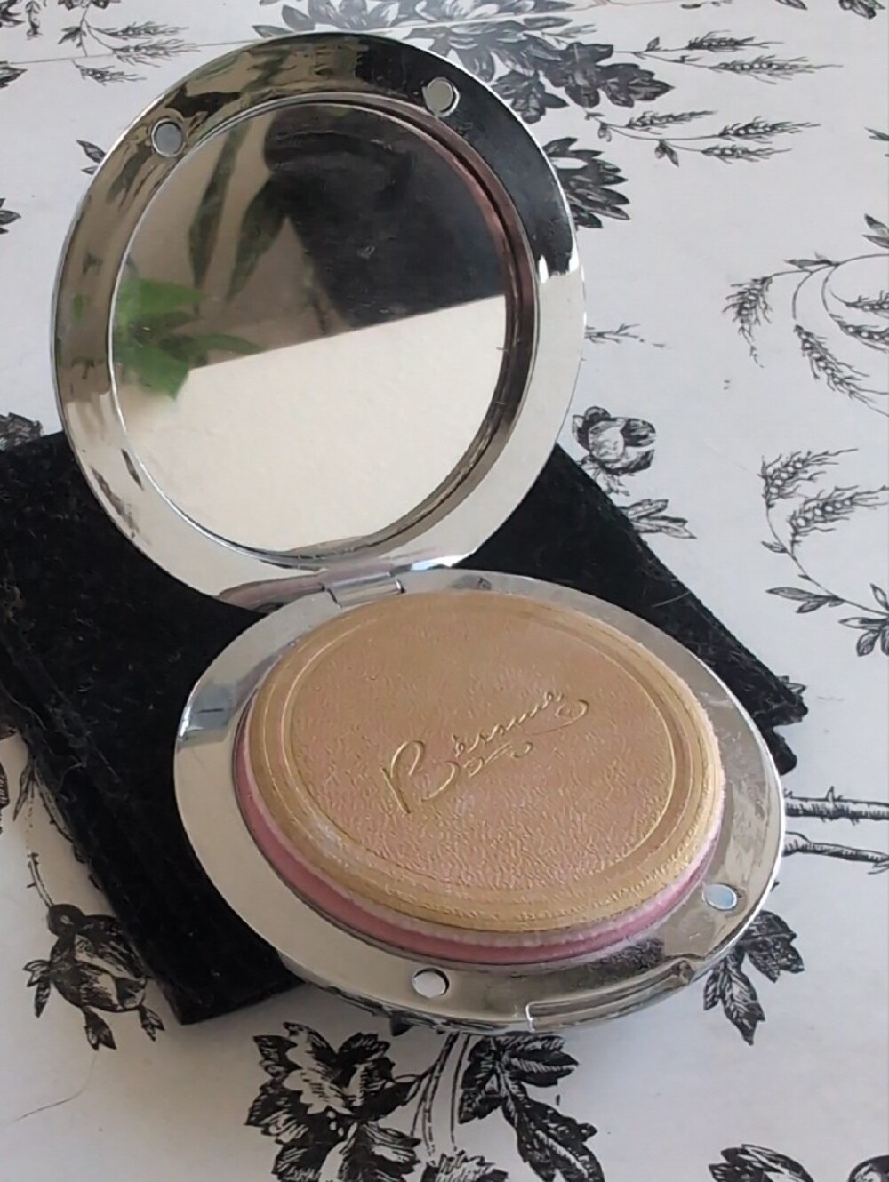 Bésame Spider Web Compact Mirror Limited edition In Original Box - Picture 5 of 8